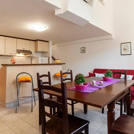 Apartment Casa Itaca 5 *